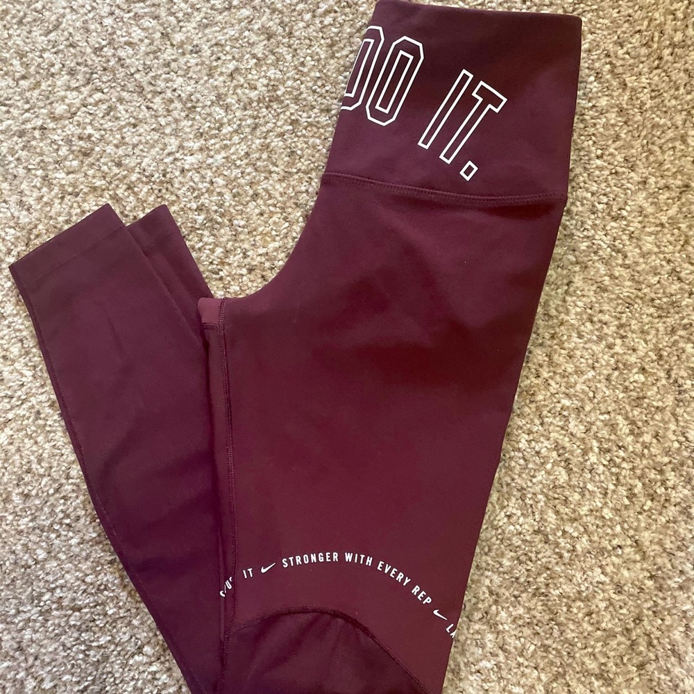 Nike 7/8 Small leggings.
